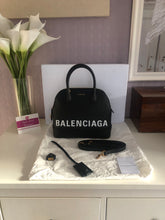 Load image into Gallery viewer, Ville