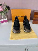 Load image into Gallery viewer, Runaway Sneaker
