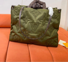 Load image into Gallery viewer, Onthego Tote