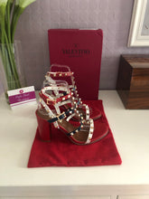 Load image into Gallery viewer, Rockstud Block Heel Sandals