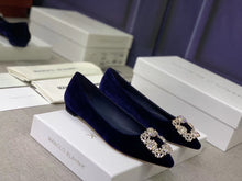 Load image into Gallery viewer, Hangisi Velvet Pumps