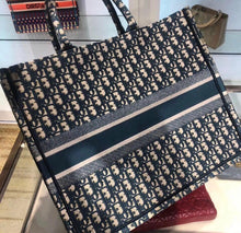 Load image into Gallery viewer, Book Tote Oblique