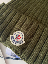 Load image into Gallery viewer, Fur Pom Hat