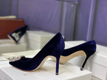 Load image into Gallery viewer, Hangisi Velvet Pumps