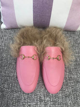 Load image into Gallery viewer, Princetown Fur Slippers
