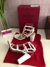 Load image into Gallery viewer, Rockstud Block Heel Sandals