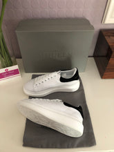 Load image into Gallery viewer, Oversized Sneaker Suede Ladies