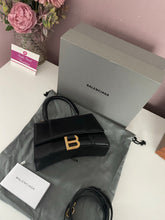 Load image into Gallery viewer, Hourglass XS