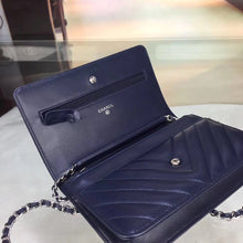 Load image into Gallery viewer, Chevron Lambskin Woc