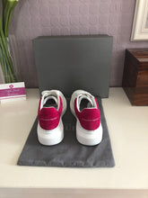 Load image into Gallery viewer, Oversized Sneaker Suede Ladies