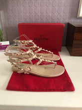 Load image into Gallery viewer, Rockstud Thong Sandals