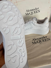 Load image into Gallery viewer, Oversized Sneaker Leather Ladies