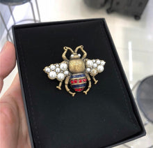 Load image into Gallery viewer, Bee Brooch
