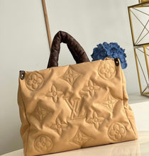 Load image into Gallery viewer, Onthego Tote