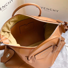 Load image into Gallery viewer, Antigona Soft Leather