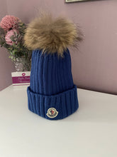 Load image into Gallery viewer, Fur Pom Hat