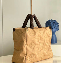 Load image into Gallery viewer, Onthego Tote