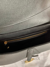 Load image into Gallery viewer, Saddle Bag Grained Leather