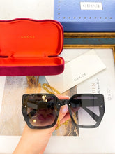 Load image into Gallery viewer, Logo Chain Sunglasses