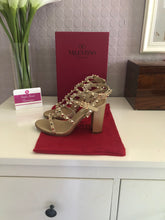 Load image into Gallery viewer, Rockstud Block Heel Sandals