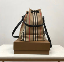 Load image into Gallery viewer, Bucket Bag