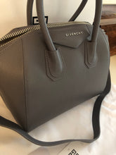 Load image into Gallery viewer, Antigona Grained Leather