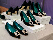 Load image into Gallery viewer, Hangisi Velvet Pumps