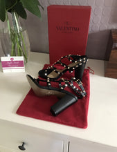 Load image into Gallery viewer, Rockstud Block Heel Sandals