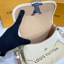 Load image into Gallery viewer, Buci