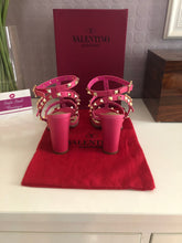 Load image into Gallery viewer, Rockstud Block Heel Sandals