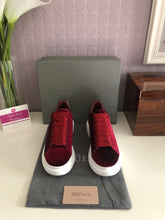 Load image into Gallery viewer, Oversized Sneaker Velvet