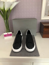 Load image into Gallery viewer, Oversized Sneaker Leather Ladies