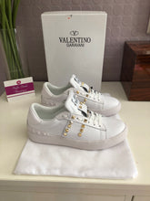 Load image into Gallery viewer, Rockstud Untitled