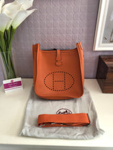 Load image into Gallery viewer, Evelyne