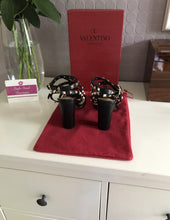 Load image into Gallery viewer, Rockstud Block Heel Sandals