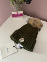 Load image into Gallery viewer, Fur Pom Hat