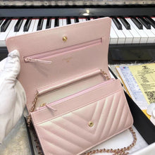 Load image into Gallery viewer, Chevron Caviar Woc