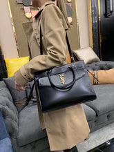 Load image into Gallery viewer, Uptown Medium Tote