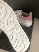 Load image into Gallery viewer, Oversized Sneaker Suede Ladies