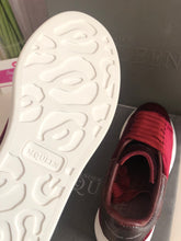 Load image into Gallery viewer, Oversized Sneaker Velvet