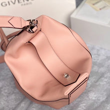 Load image into Gallery viewer, Antigona Soft Leather