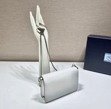 Load image into Gallery viewer, Logo Chain Bag