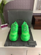 Load image into Gallery viewer, Triple S Clear Sole Colours