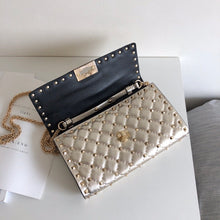 Load image into Gallery viewer, Spike Chain Clutch