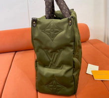 Load image into Gallery viewer, Onthego Tote