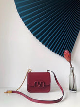 Load image into Gallery viewer, V Sling Shoulder Bag