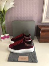 Load image into Gallery viewer, Oversized Sneaker Velvet