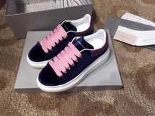 Load image into Gallery viewer, Oversized Sneaker Velvet