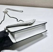 Load image into Gallery viewer, Logo Chain Bag