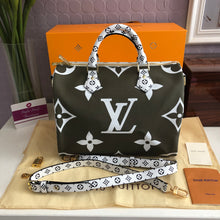 Load image into Gallery viewer, Giant Monogram Speedy 30
